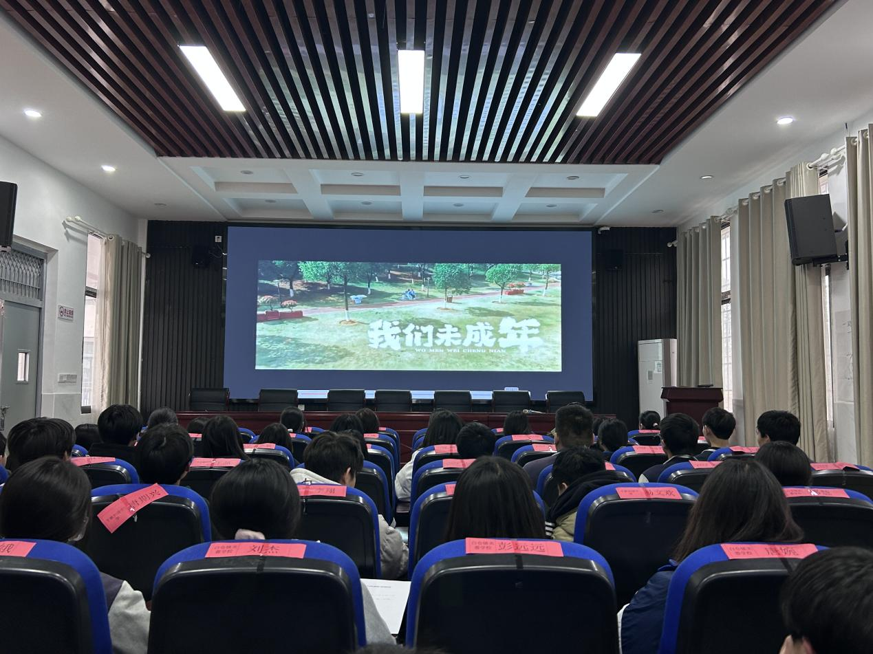 白仓镇芙蓉学校 开展“中学生如何树立正确的交友观”