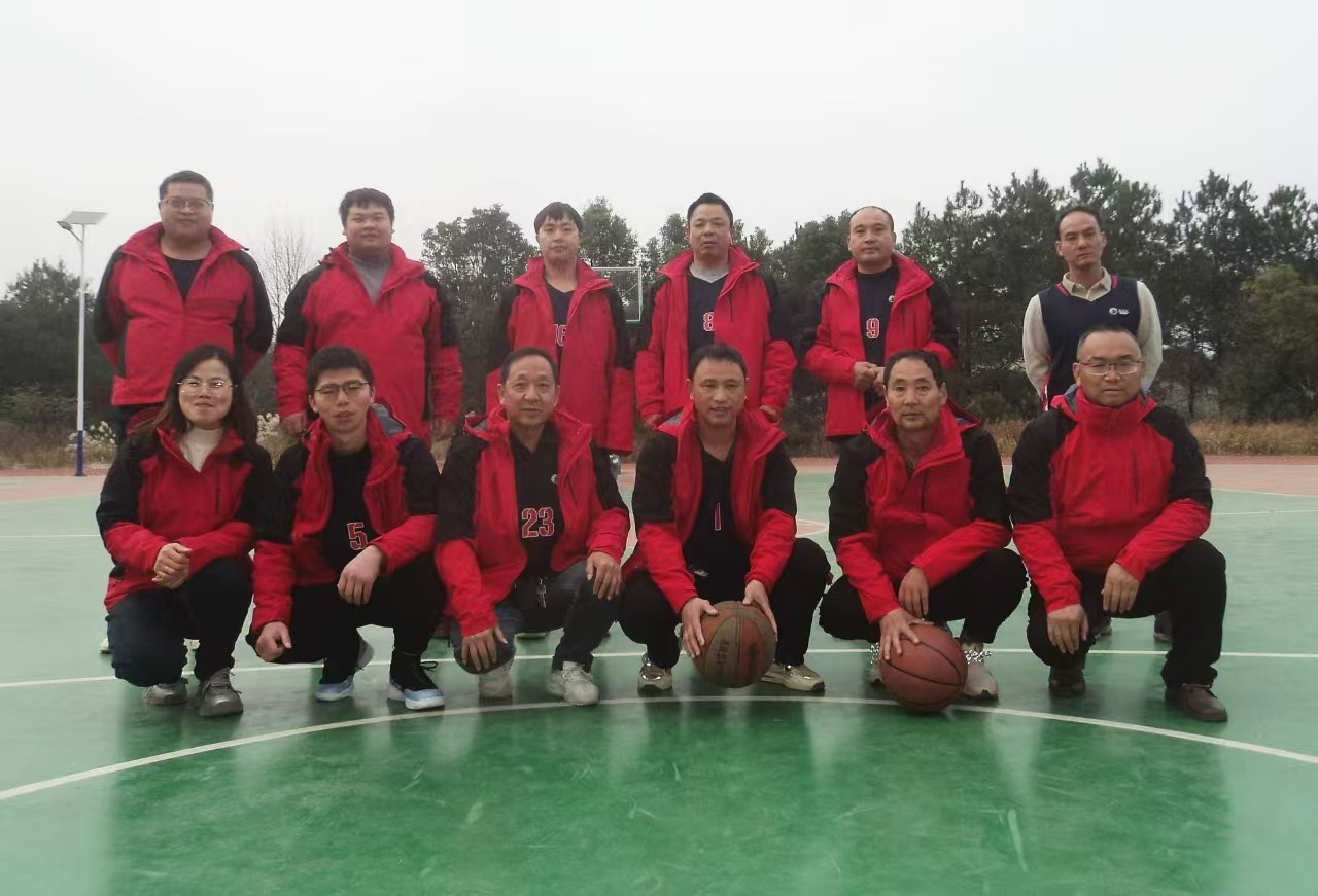 邵阳县籍省科技示范户赠送运动服助教慰老师