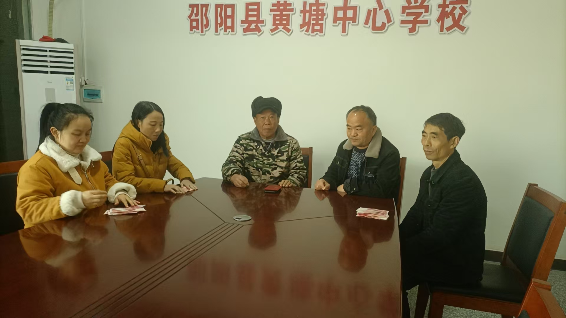 春风暖人间，关怀久长远