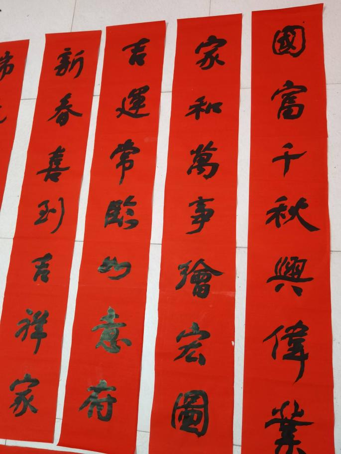 隆回二中：墨香暖寒冬，春联寄深情