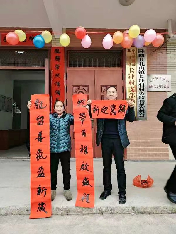 隆回二中：墨香暖寒冬，春联寄深情