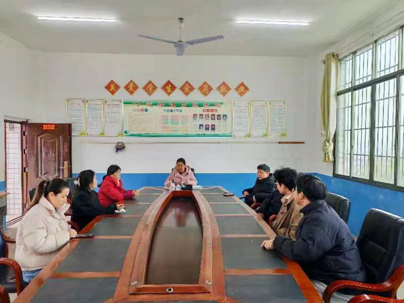 下花桥镇五里学校召开2025年春季开学安全工作部署会