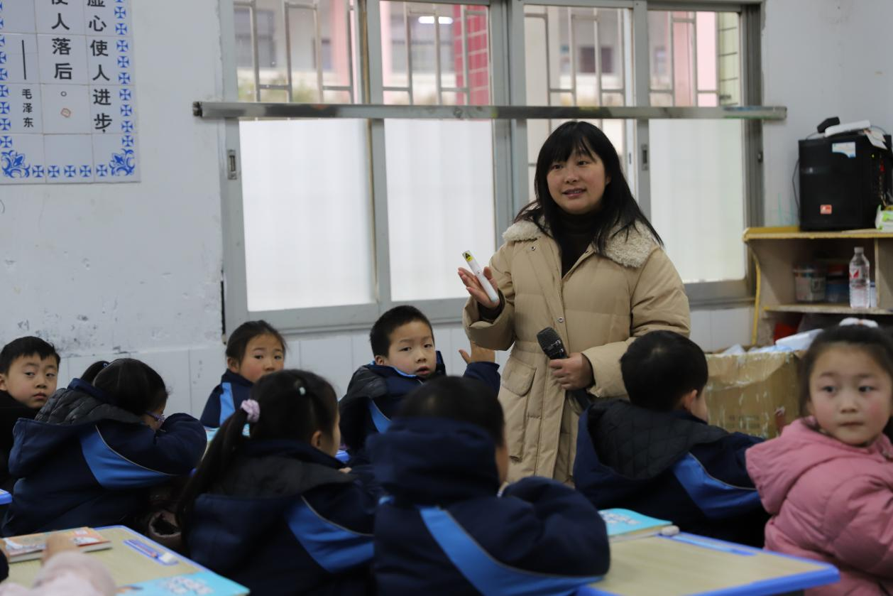 城区二小如期开展开学第一课安全教育