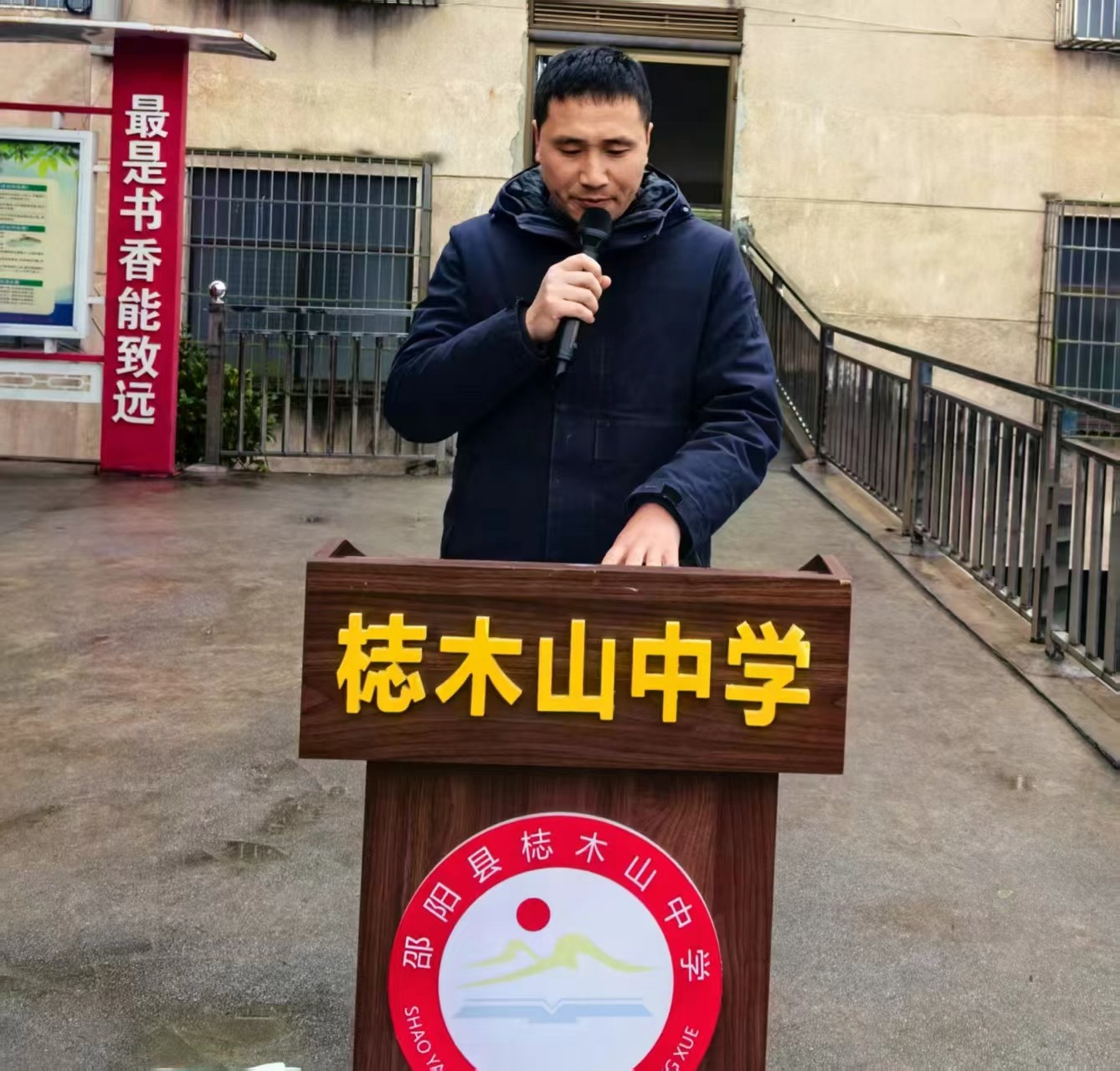 以春为序  逐梦前行