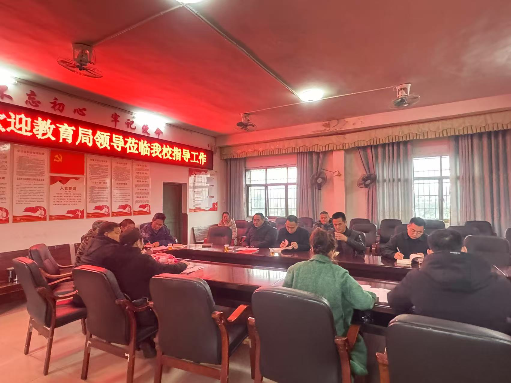 新宁县教育局领导对飞仙桥中学开展开学工作督察