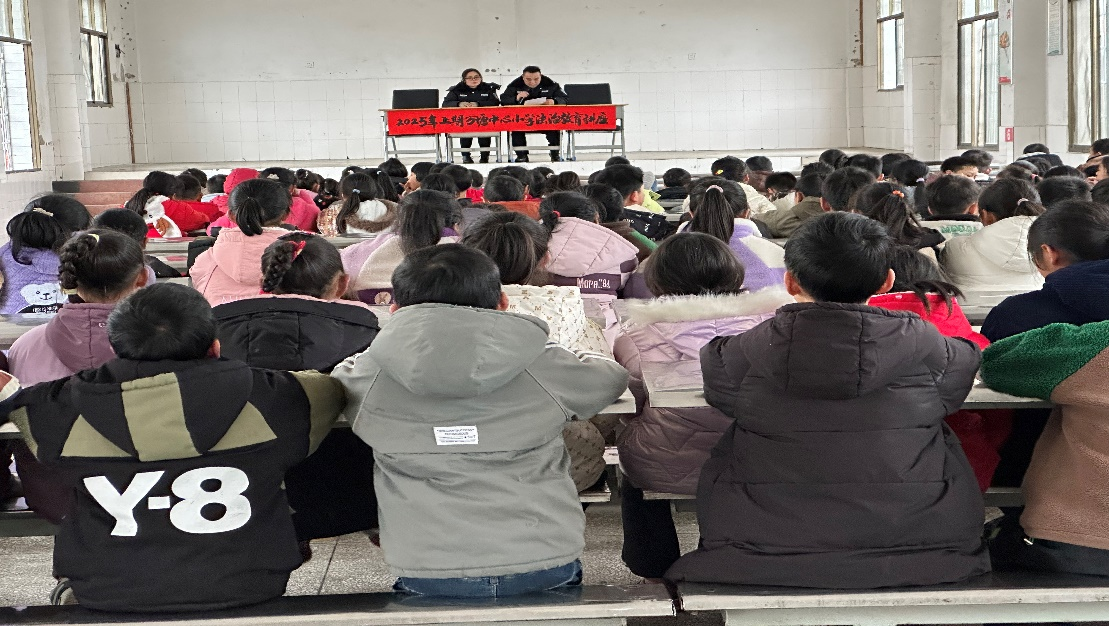 法治进校园，护航伴成长