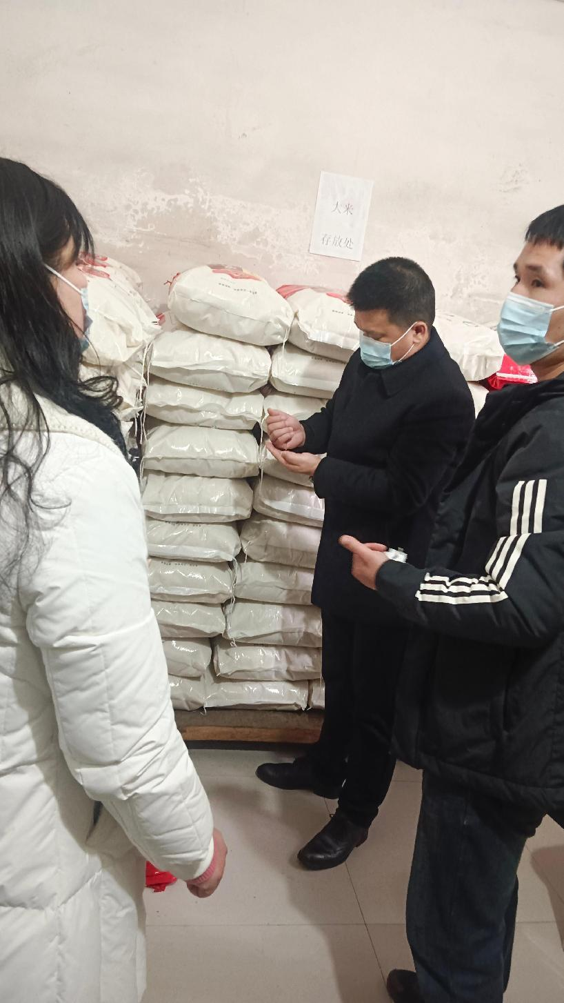 邵阳县副县长曾朝阳视察玉田初级中学学生营养餐工作