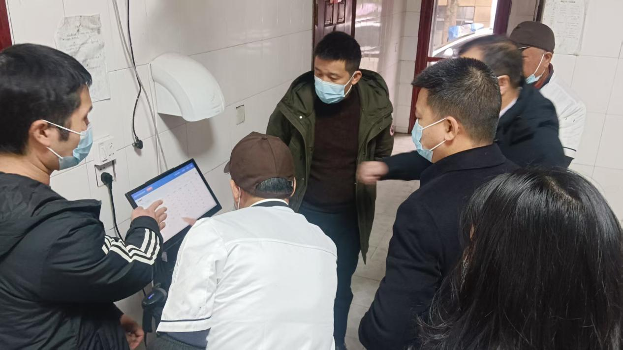 邵阳县副县长曾朝阳视察玉田初级中学学生营养餐工作