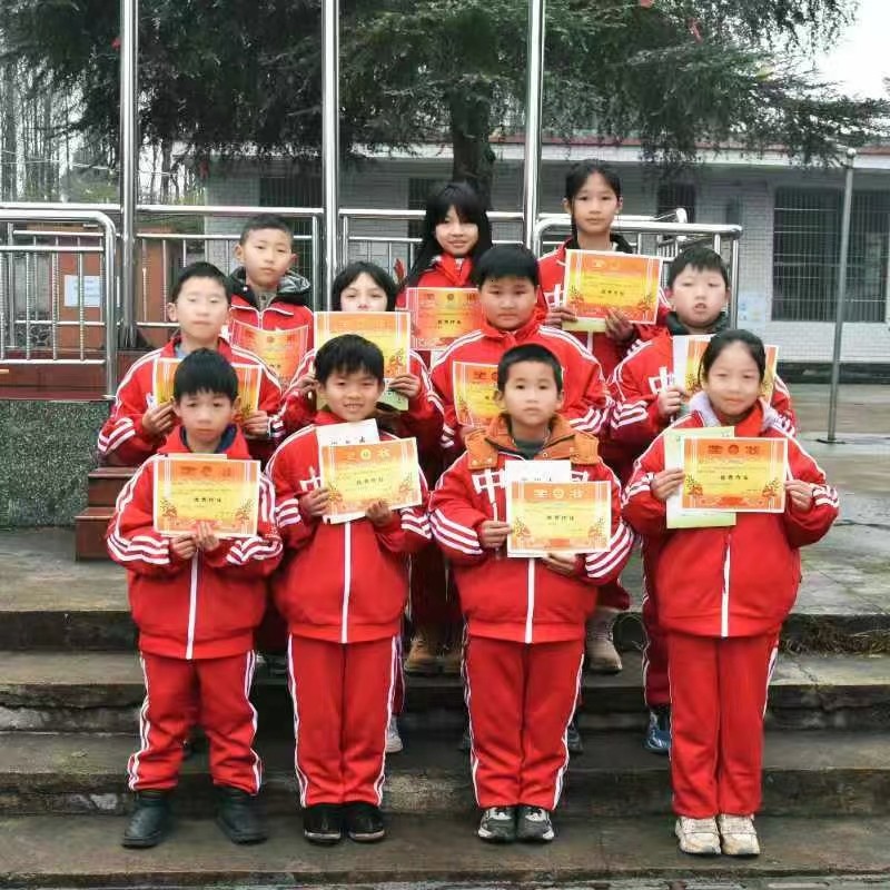 春寒犹在书声暖 五里校园启新篇