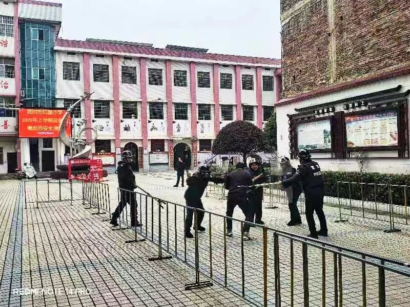 武冈市红星小学开展反恐防暴演练 筑牢校园安全防线