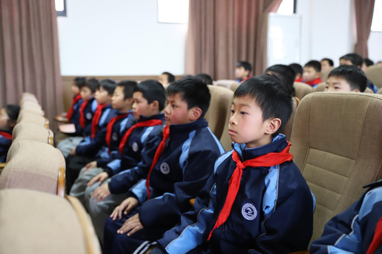 城区二小开展法制副校长安全讲座：共筑校园安全防线