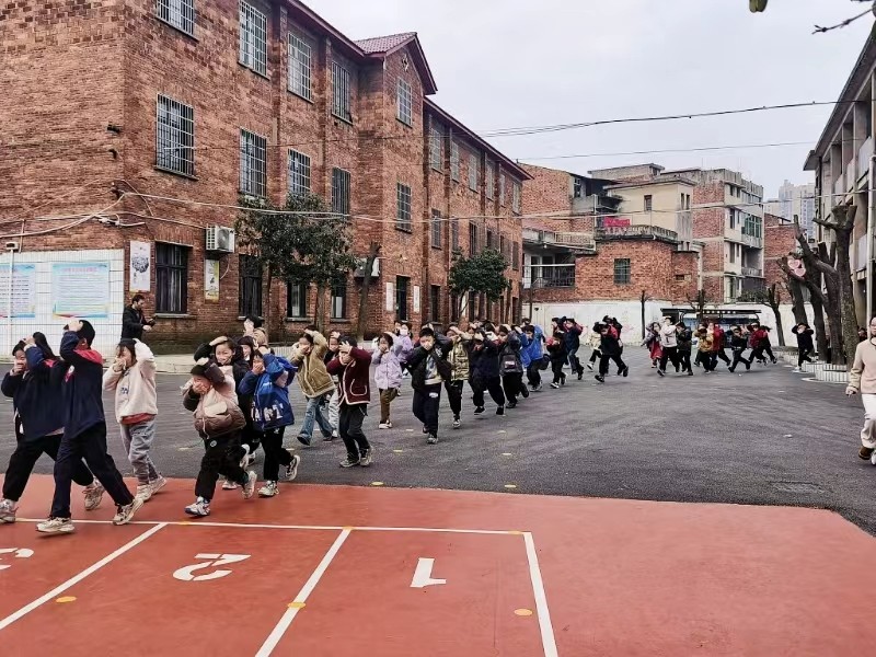 北塔小学上学期紧急疏散演练圆满成功