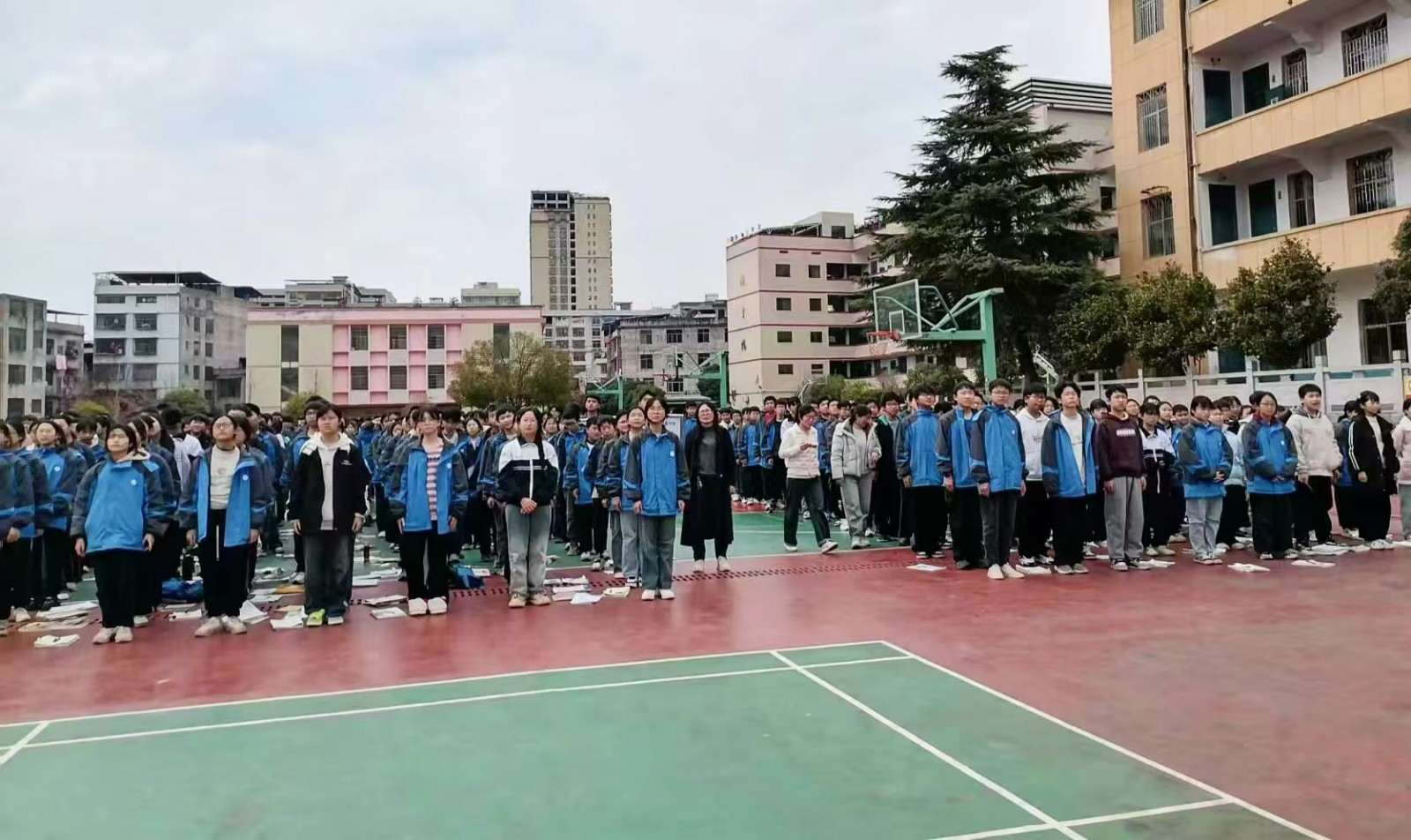 五峰铺镇青云中学隆重举行2025年春季开学典礼