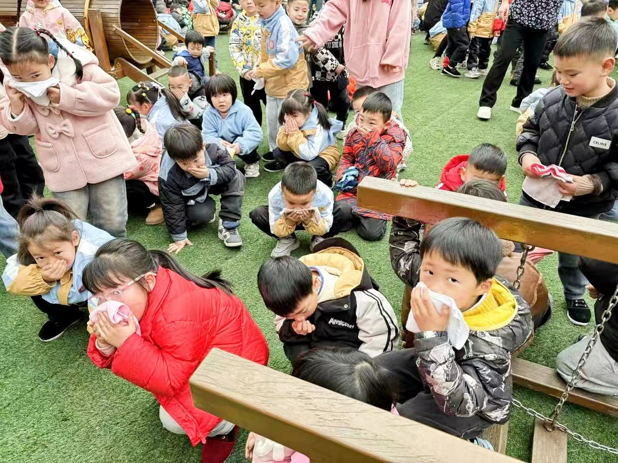 新宁县幼儿园开展消防安全应急演练