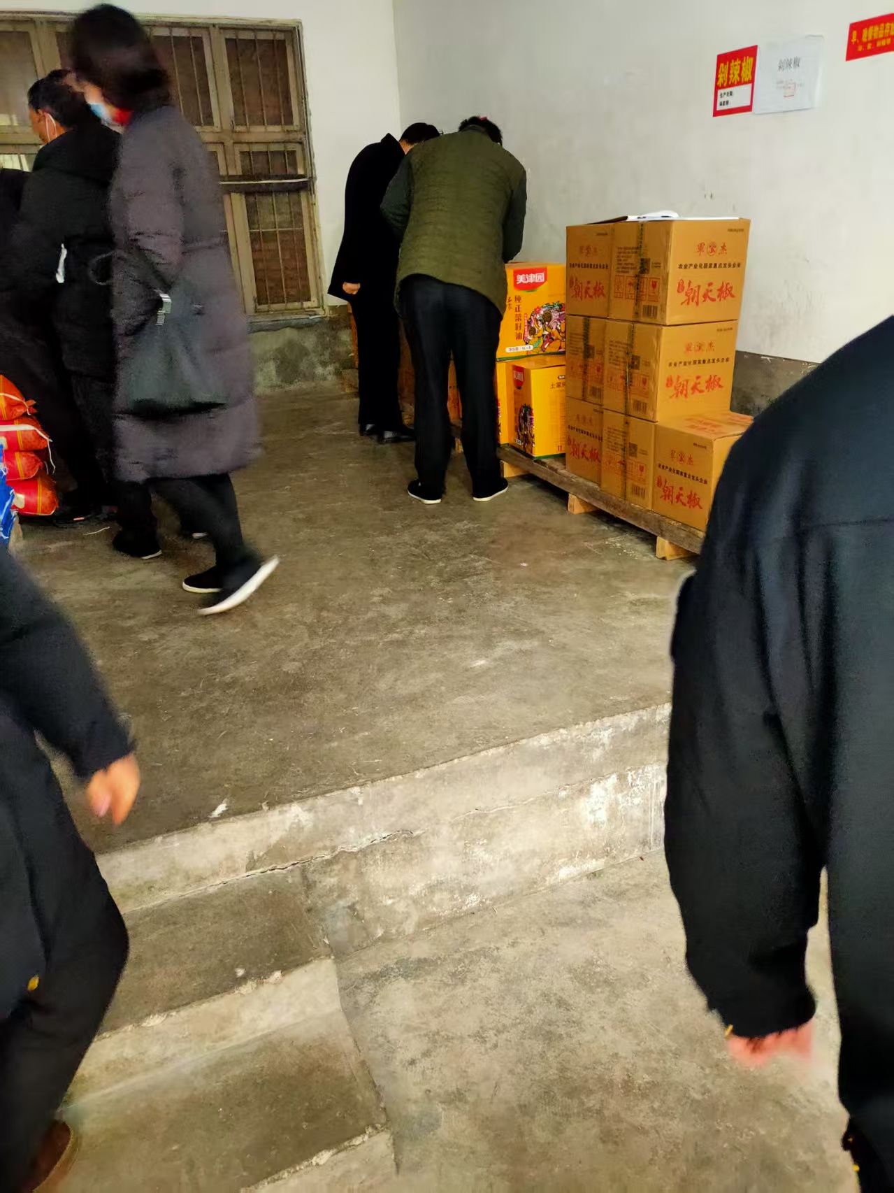 多个部门联合检查，保障师生食品安全