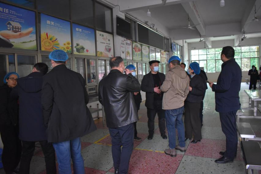 晏丽君督导隆回二中学校食品安全工作