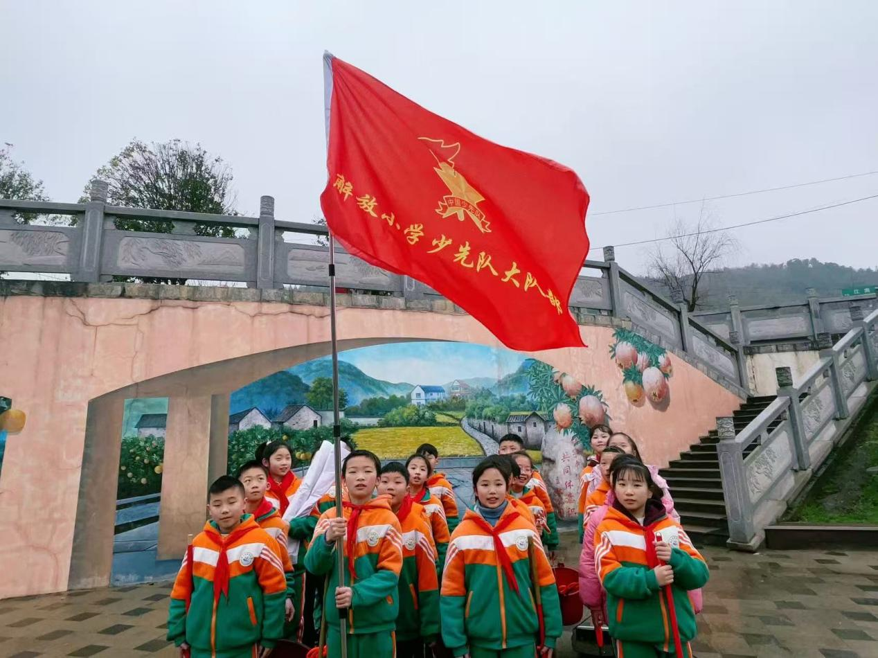 传承雷锋精神   守护碧水蓝天