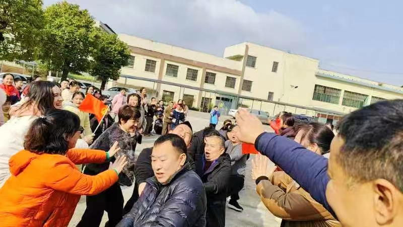 九公桥镇中心完小“绳”彩飞扬迎三八