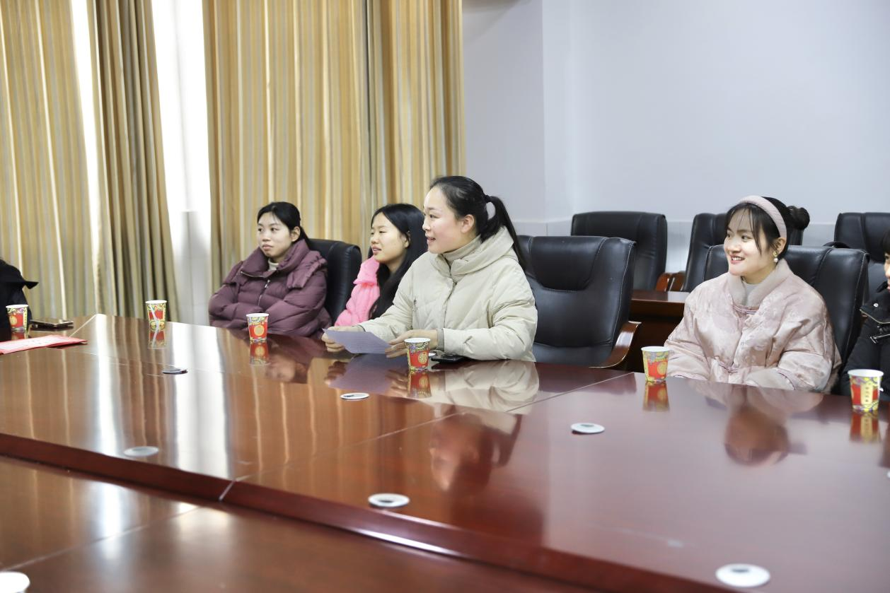 邵东市城区二小举行“三八”国际妇女节优秀女教师表彰会议