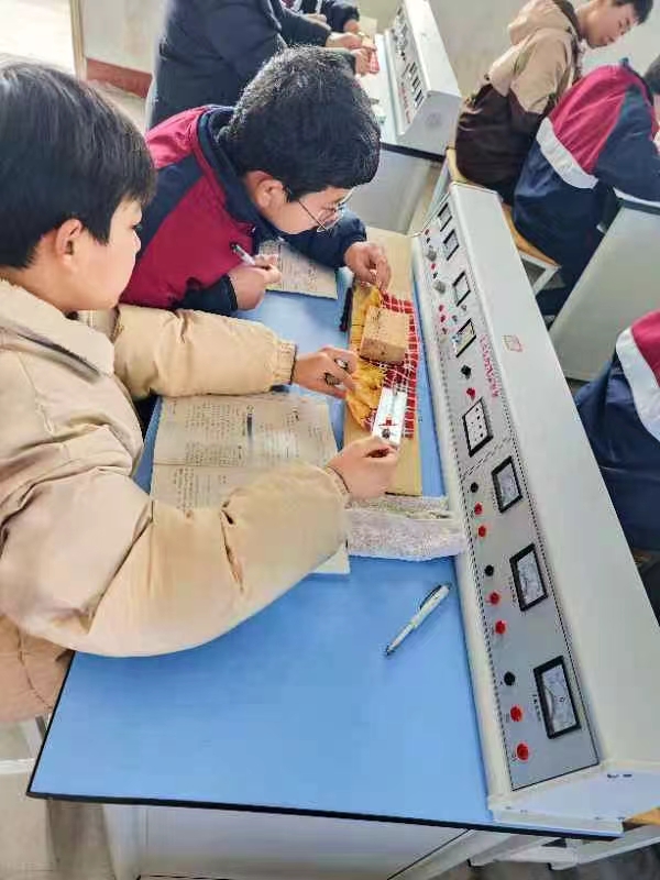 实验探究助力物理教学，探索滑动摩擦力奥秘