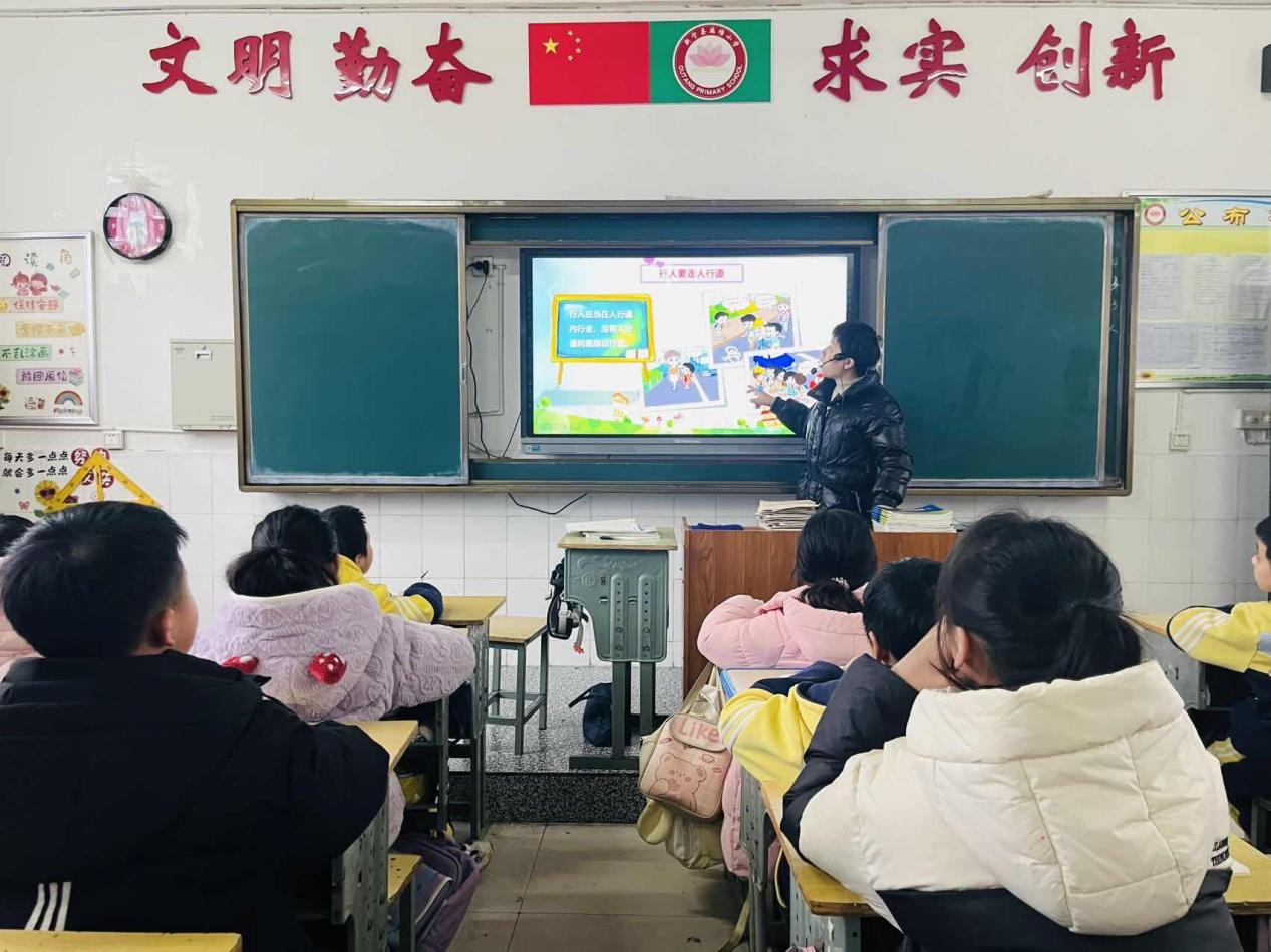 藕塘小学扎实开展道路交通安全主题教育