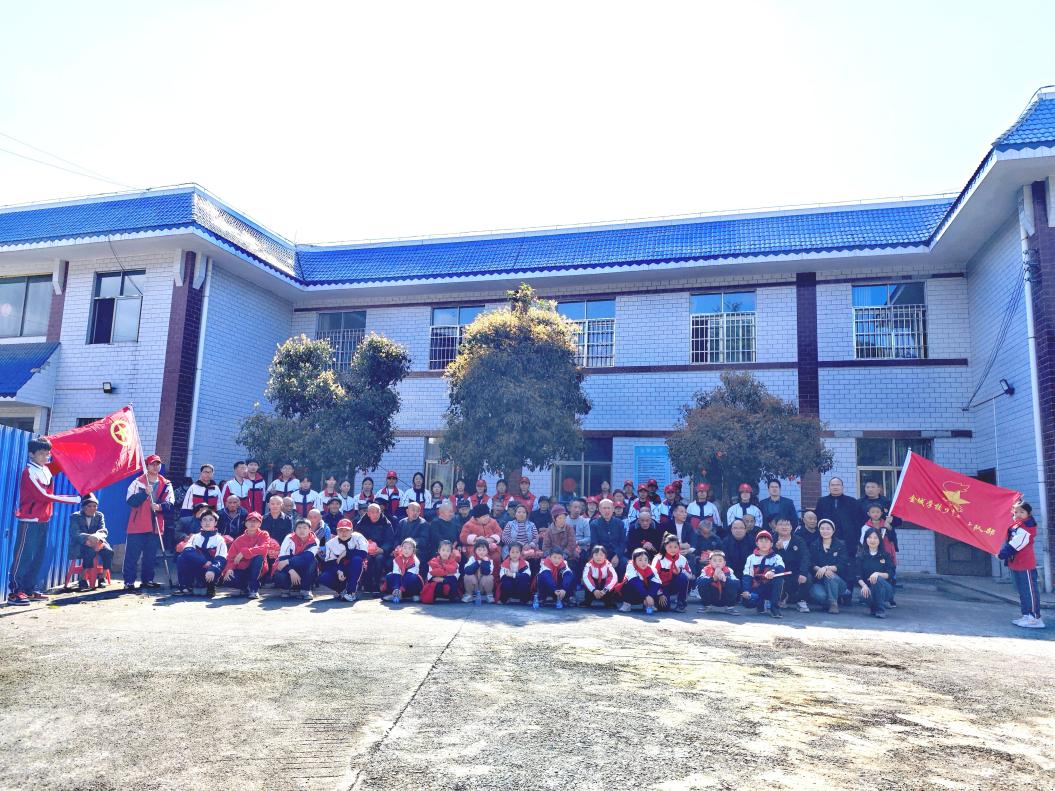 新宁县金城学校情暖敬老院，传递爱与关怀