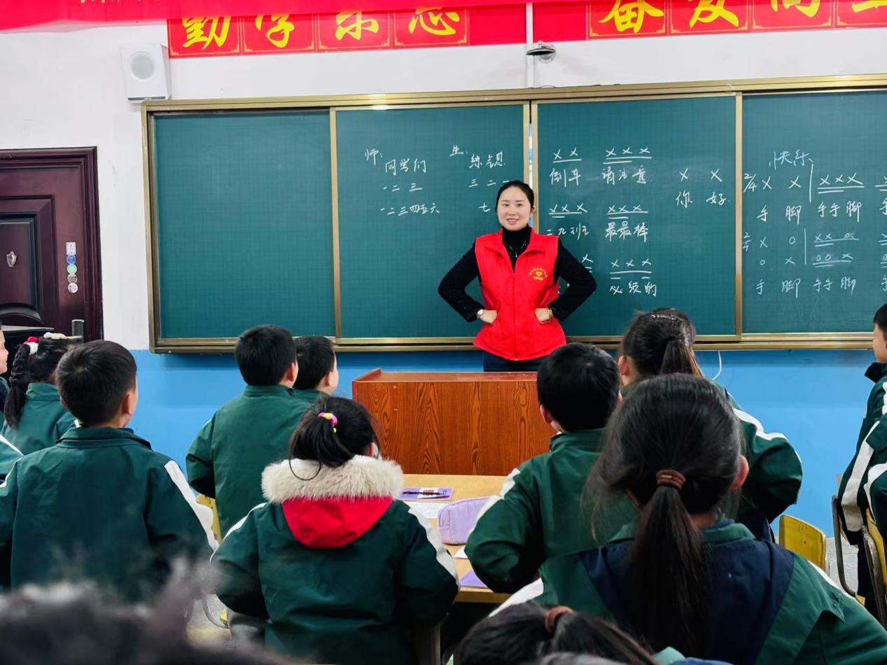 赠卷启新程  墨香润桃李