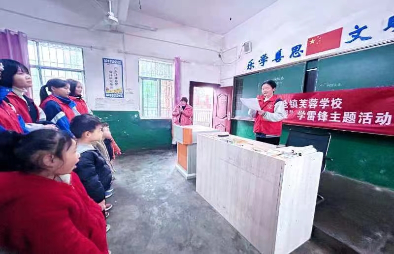 学习雷锋送温暖，童心同行暖春意