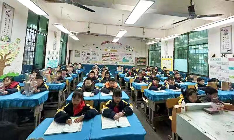 一班一风采 一室一美景