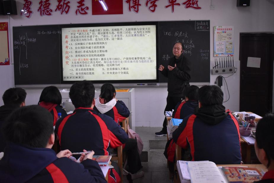 隆回二中召开高三二轮复习研讨会