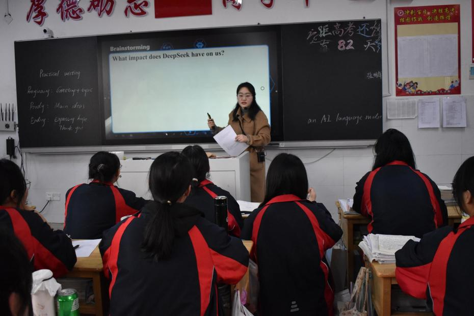 隆回二中召开高三二轮复习研讨会