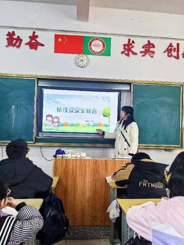 藕塘小学开展防性侵和防欺凌安全教育，守护学生健康成长