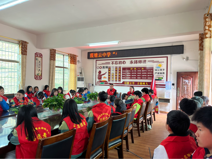 霞塘云中学积极开展