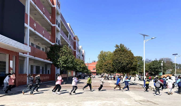 新宁县金石镇水头学校：消防演练筑防线 安全守护伴成长