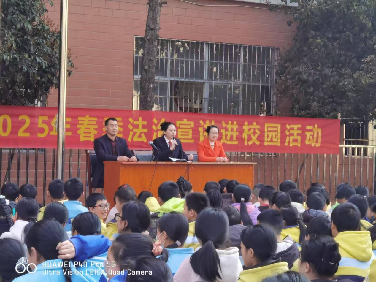 新宁县藕塘小学开展春季学期法制课专题讲座