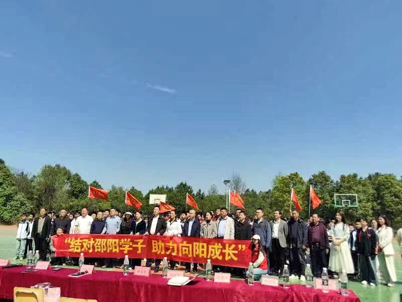 下花桥镇双江中学举行爱心图书捐赠活动