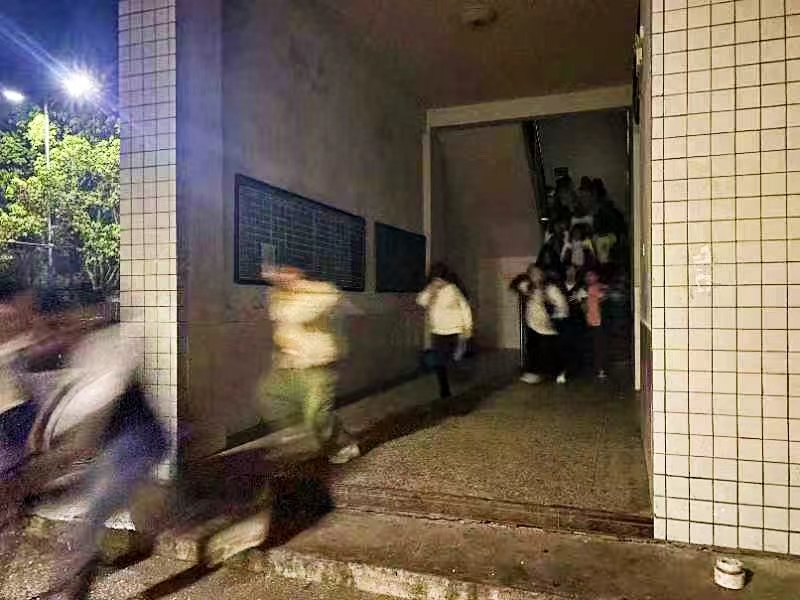 夜间疏散演练，增强安全意识