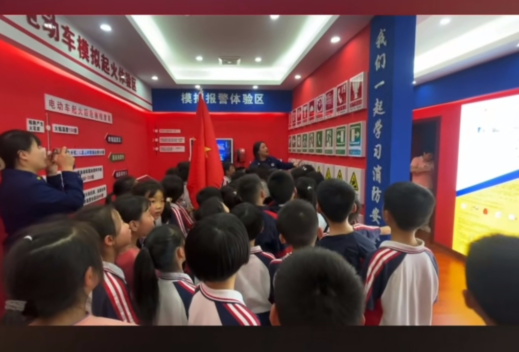 “童行消防队，致敬火焰蓝”研学
