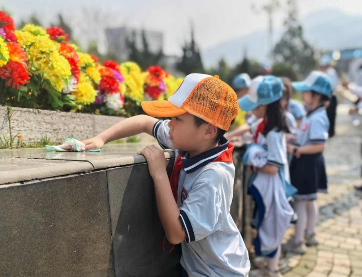 清明祭英烈，共筑中华魂