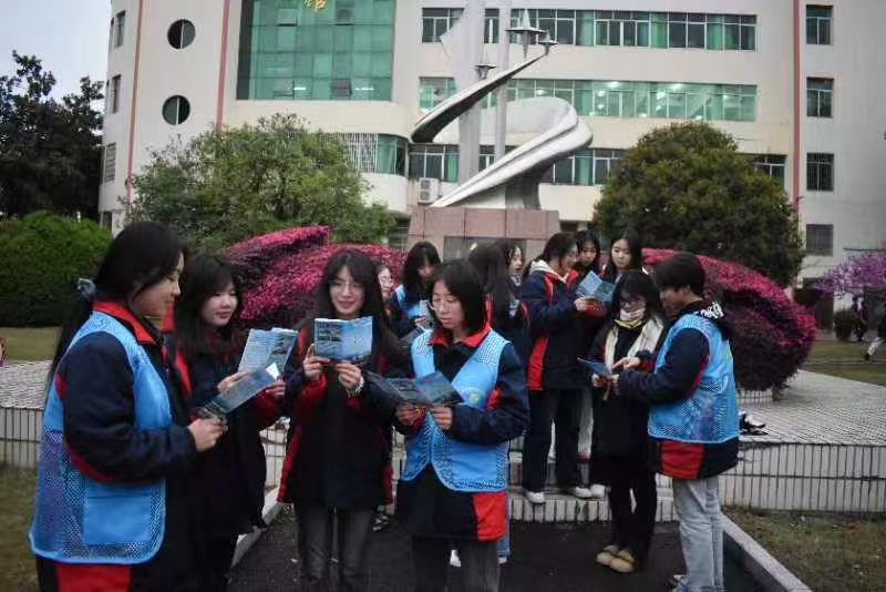 隆回学生成为守护母亲河主力军