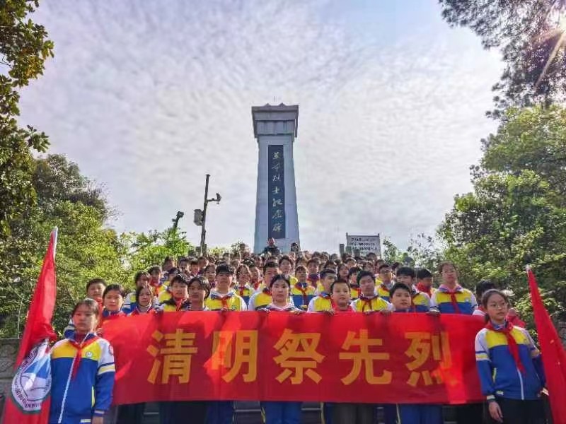 缅怀先烈寄哀思，红色基因永传承