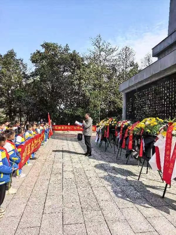 缅怀先烈寄哀思，红色基因永传承