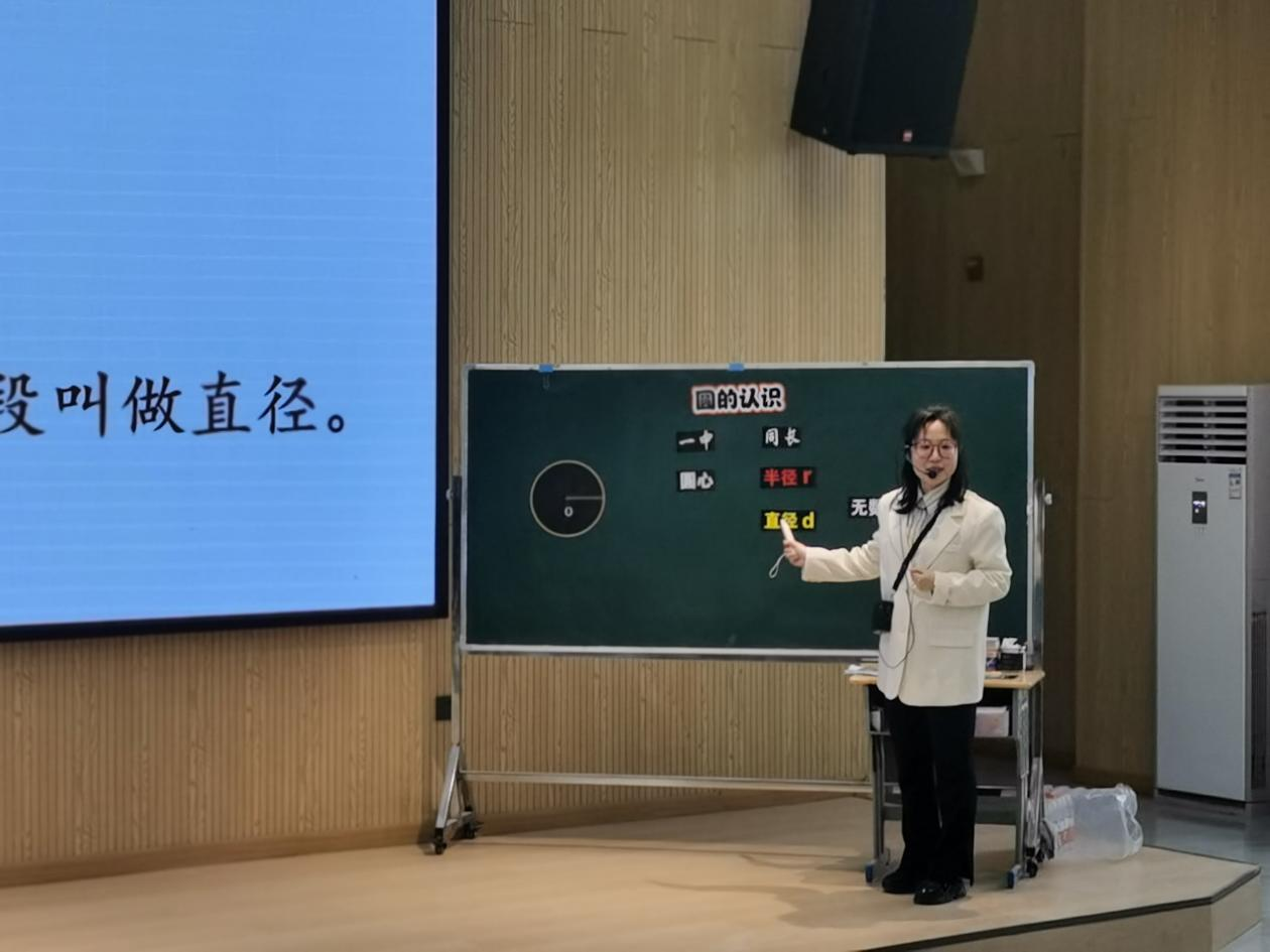 城区二小教师在宋家塘街道中心学校2025年青年教师教学比赛中荣获 “双冠”