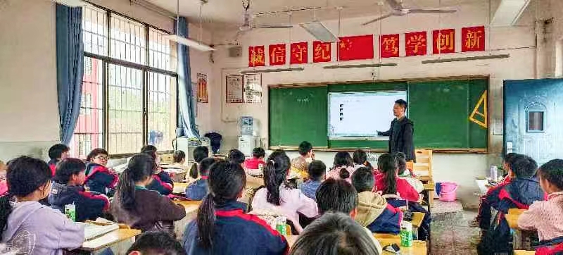 桥牌进校园 智慧润童心