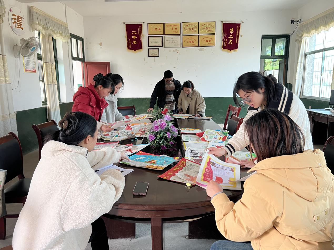 “缅怀先烈 致敬英雄”