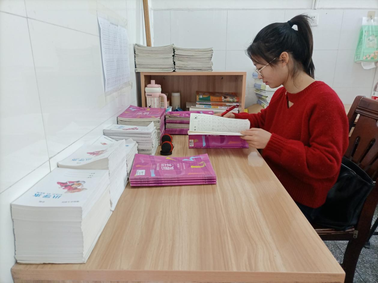 大祥区城南学校开展最美办公室评比