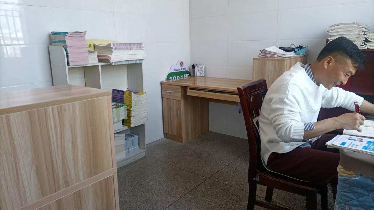 大祥区城南学校开展最美办公室评比