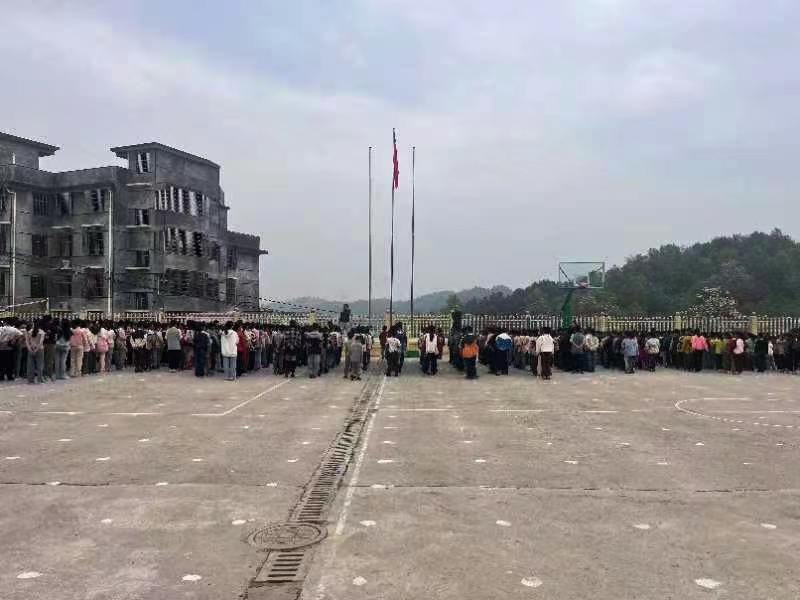 “让青春微笑起来”