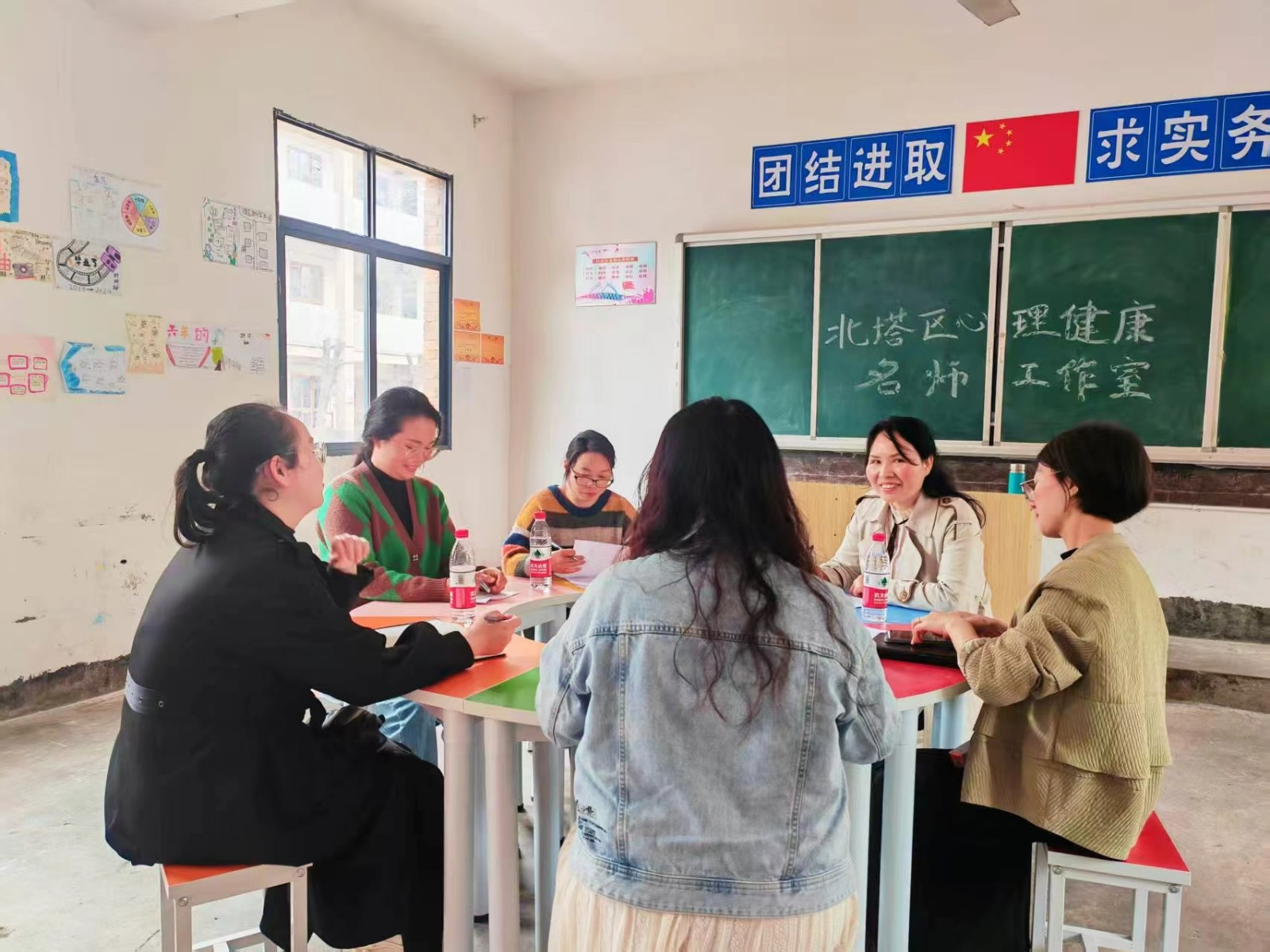 “研心育纲要，护成长之路”