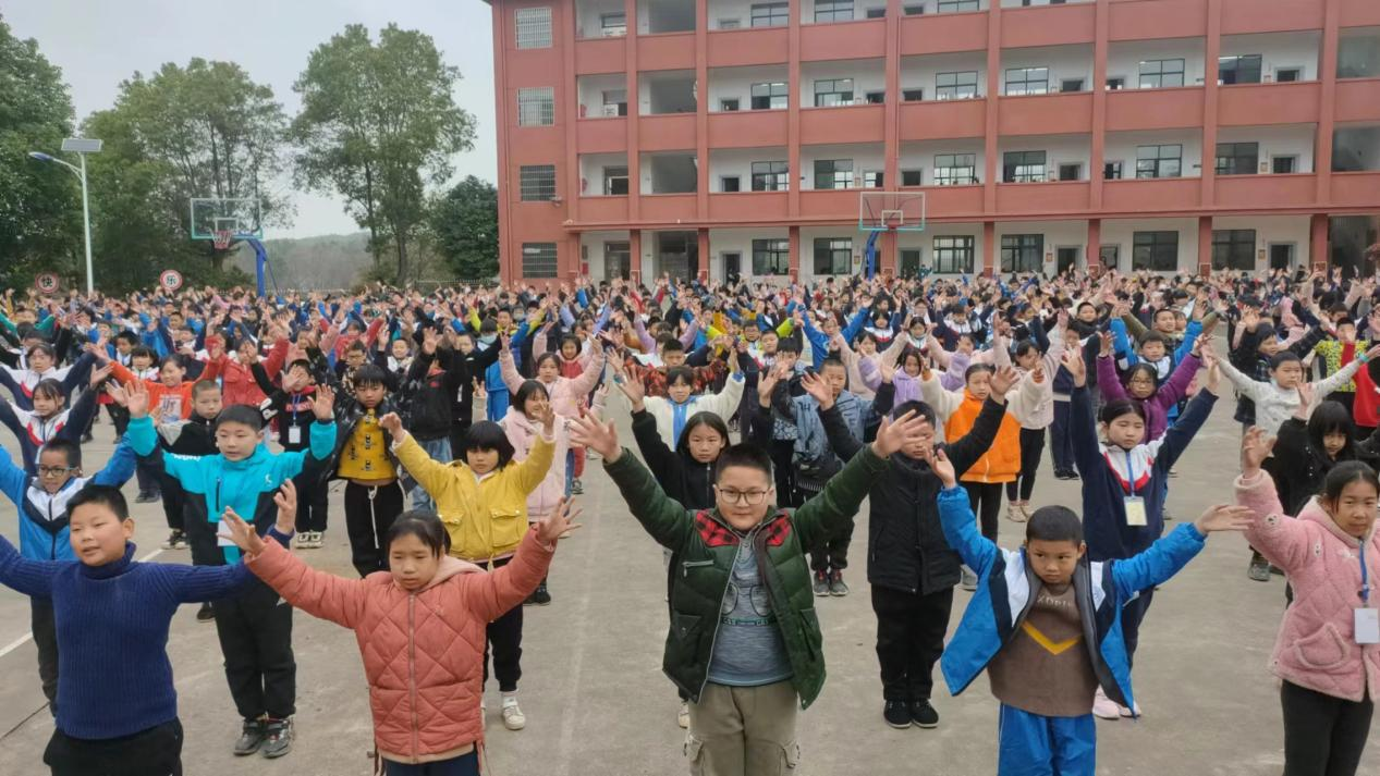 “阳光校园 活力课间”创新开展多彩课间活动纪实